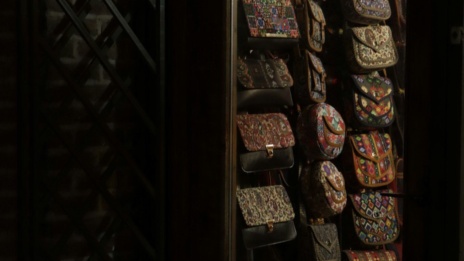 Mode circulaire et luxe : la seconde vie d'un sac YSL